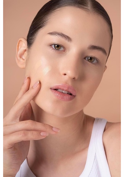 Güneş Koruyucu Spf35 Nemlendirici Etkili Kremsi Likit Fondöten - Liquid Foundation 307 True Sand Çok Renkli