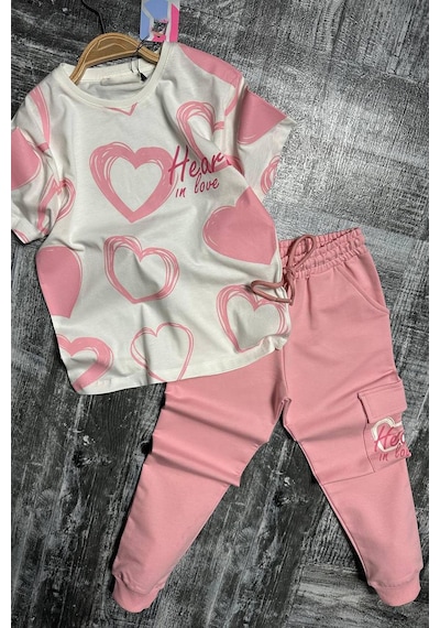 Riccotarz Kız Çocuk Pano Kalp Baskı Bisiklet Yaka T-shirt Kargo Cepli Alt Pembe Eşofman Takım Beyaz Riccotarz Kız Çocuk Pano Kalp Baskı Bisiklet Yaka T-shirt Kargo Cepli Alt Pembe Eşofman Takım Beyaz