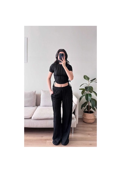 Evoa Kadın Siyah Bisiklet Yaka Büzgü Detaylı Bluz & Bol Paça Pantolon Fırfır Detaylı Gagari Takım Siyah Siyah Evoa Kadın Siyah Bisiklet Yaka Büzgü Detaylı Bluz & Bol Paça Pantolon Fırfır Detaylı Gagari Takım Siyah Siyah