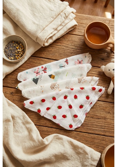 Modern Desenli Müslin Bebek Ağız Mendili Günlük Kullanım İçin Yumuşak Dokulu 25 x 25 CM 8'li Set