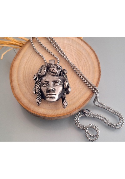 Antik Eskitme Gotik Tarz Paslanmaz Çelik Medusa Kolye Gümüş Antik Eskitme Gotik Tarz Paslanmaz Çelik Medusa Kolye Gümüş