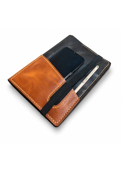 Bilikolik Hakiki Deri A5 Defter Kılıfı, El Yapımı, Telefon Cepli Ajanda Organizer, Defter Ve Kalem Dahil Koyu Kahve - Turuncu Bilikolik Hakiki Deri A5 Defter Kılıfı, El Yapımı, Telefon Cepli Ajanda Organizer, Defter Ve Kalem Dahil Koyu Kahve - Turuncu