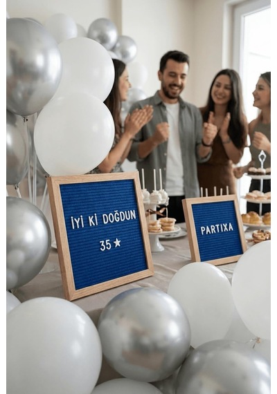 Ahşap Harfli Yazı Panosu 25,5x25,5 Cm Gerçek Cam Çerçeve, 340 Parça Harf Seti, Keçe Yüzey, Standlı Ve Duvar Genel