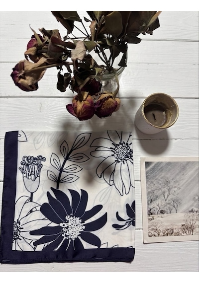 Trend Dokunuş Kadın 50-50 Saten Lacivert Çiçekli Yaprak Motifli Fular Bandana
