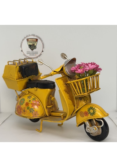 Nostaljik Çiçekli Sarı Scooter - 17 Cm Dekoratif Motosiklet Modeli