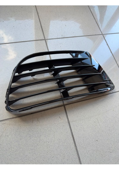Volkswagen Golf 6 R20 Tampon Uyumlu Sağ Sis Çerçevesi Sıfır Parlak Siyah