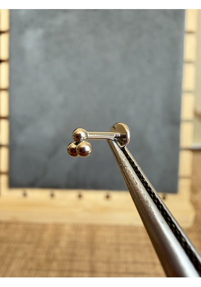 Yüksek Kalite G23 Titanium Üç Top Titanyum 6x1.2mm Labret Piercing Gümüş