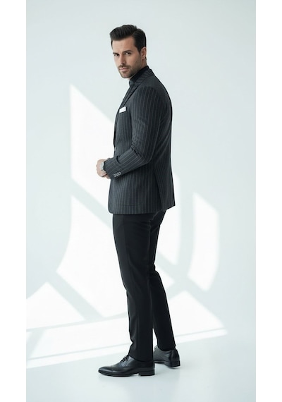 Plus Scorpion Erkek Slim Fit Siyah Çizgili Blazer Ceket Tek Düğmeli, Çift Yırtmaçlı, Torba Cepli Siyah Plus Scorpion Erkek Slim Fit Siyah Çizgili Blazer Ceket Tek Düğmeli, Çift Yırtmaçlı, Torba Cepli Siyah