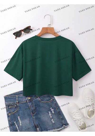 Flood Of Style Crop Ckod-232913 Kalpli Ve Sloganlı Grafik Düşük Omuzlu Koyu Yeşil