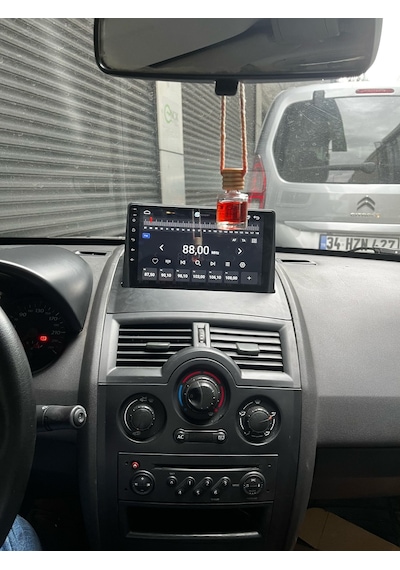 Snp Serisi Renault Megane 2 Uyumlu 4-64gb Hafıza Multimedya Sistemi Ve Geri Görüş Kamerası 9"