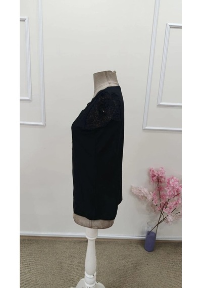Defymoda Kadın Kısa Kollu V Yakalı Dantelli Önden Düğmeli Viskon Bluz Siyah