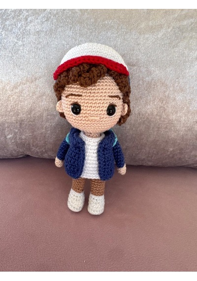 Stranger Things Dustin Amigurumi Karakter 17 cm