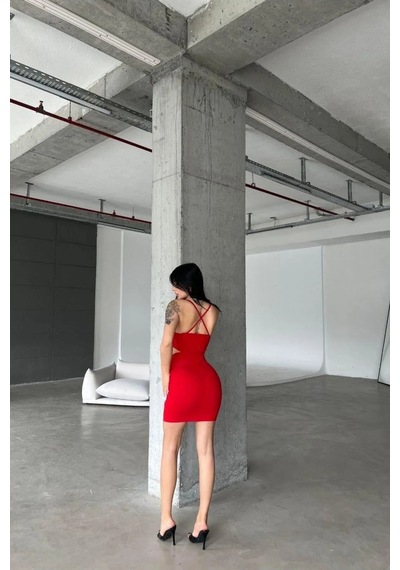 Emvera Kadın Krep Kumaş V Yaka Kemerli Mini Askılı Elbise Kırmızı