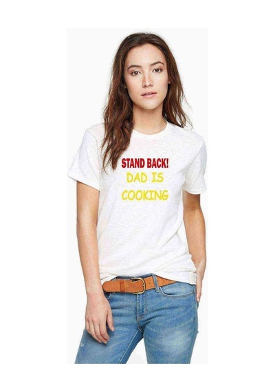 Stand Back Dad Is Cooking Baskılı Beyaz Kadın Tshirt