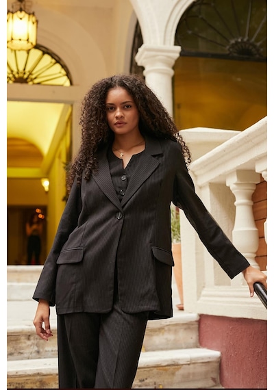 Kadın Çizgili Yakalı Cep Kapaklı Kolları Düğmeli Boyfriend Blazer Ceket-siyah Çizgi Siyah Çzg. Kadın Çizgili Yakalı Cep Kapaklı Kolları Düğmeli Boyfriend Blazer Ceket-siyah Çizgi Siyah Çzg.