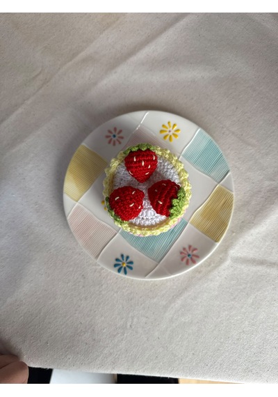 Paris Organik Oyuncak ve Hediyelik Tığ İşi Çilekli Cupcake Aksesuar