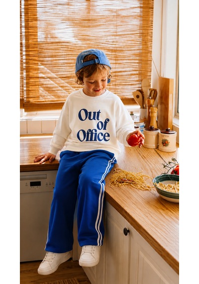 Elzo Collection Erkek Çocuk Üst Out Of Office Baskılı Alt Çizgili 3 İplik Kumaş Alt Üst Eşofman Takım Ekru - Lacivert Elzo Collection Erkek Çocuk Üst Out Of Office Baskılı Alt Çizgili 3 İplik Kumaş Alt Üst Eşofman Takım Ekru - Lacivert