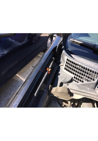 Nissan Qashqai Kaput Dayama Klipsi