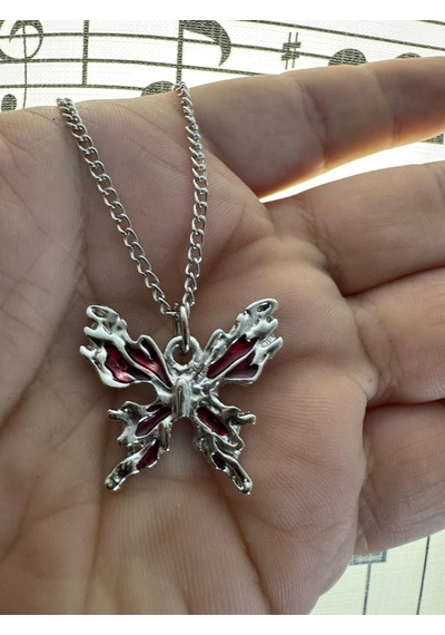 Kırmızı Mineli Gotik Kelebek Unisex Kolye Tutku Ve Özgürlüğün Simgesi Çok renkli