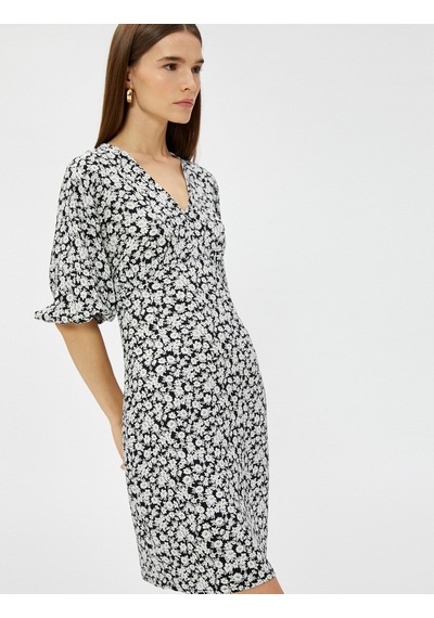 Koton Mini Çiçekli Elbise V Yaka Kısa Kollu Ecovero Viscose Siyah Desenli 3sak80286pw 3SAK80286PWBDA Koton Mini Çiçekli Elbise V Yaka Kısa Kollu Ecovero Viscose Siyah Desenli 3sak80286pw 3SAK80286PWBDA