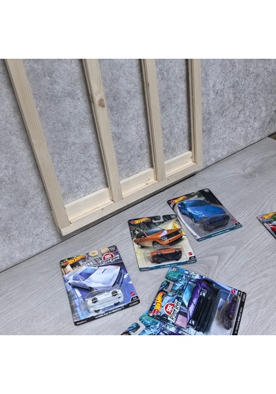 Premium Kart Sergileme Standı, Kartonet Doğal Ahşap Sergileme Vitrini, Oyuncak Araba Rafı Diğer