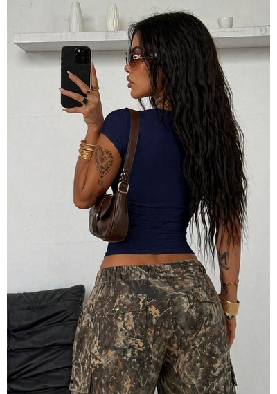 Kadın V Yaka Kruvaze Detaylı Kısa Kollu Slim Fit Crop Tişört Lacivert