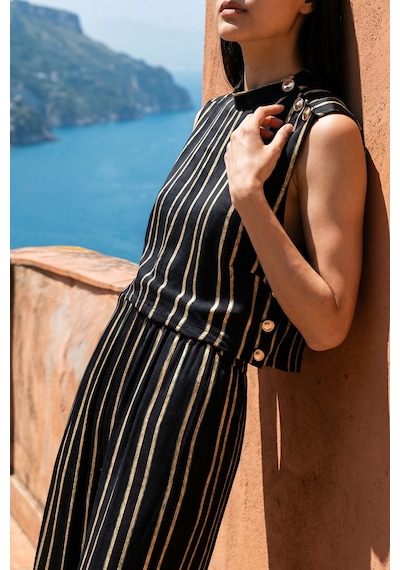 Fashion Cocktail Akıcı Kumaşlı Altın Düğmeli Apoletli Çizgili Bel Lastikli Pantolon Kolsuz Boyunlu Dökümlü Mat Saten Crop Top Takım Set Lacivert Fashion Cocktail Akıcı Kumaşlı Altın Düğmeli Apoletli Çizgili Bel Lastikli Pantolon Kolsuz Boyunlu Dökümlü Mat Saten Crop Top Takım Set Lacivert
