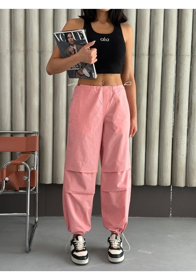 Dizleri Pile Detaylı Paraşüt Pantolon Pembe