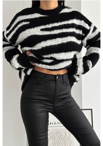 Femelle Kadın Siyah Yeni Sezon Zebra Desen Standart Beden Geniş Kalıp Oversize Triko Kazak Femelle Kadın Siyah Yeni Sezon Zebra Desen Standart Beden Geniş Kalıp Oversize Triko Kazak