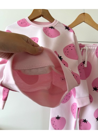 Monila Kız Çocuk Pembe Çilek Baskılı 3 İplik Kumaş Geniş Paça Altüst Eşofman Takım