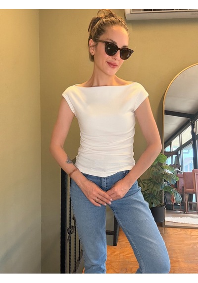 Ali Butik Ekru Geniş Yaka Tişört