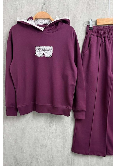 Riccotarz Kız Çocuk Üzeri Dantel Bonjour Yazı Detaylı Kapüşonlu Sweatshirt Bol Kesim Mürdüm Eşofman Takım Riccotarz Kız Çocuk Üzeri Dantel Bonjour Yazı Detaylı Kapüşonlu Sweatshirt Bol Kesim Mürdüm Eşofman Takım