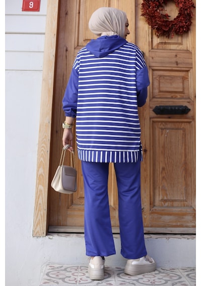 Genel Markalar Moda Efsa Tesettür Giyim Kapüşonlu Ve Önü Yarım Fermuarlı Çizgili 2 İplik Pantalon İle Tunik Takım Saks Mavi Saks Mavi Genel Markalar Moda Efsa Tesettür Giyim Kapüşonlu Ve Önü Yarım Fermuarlı Çizgili 2 İplik Pantalon İle Tunik Takım Saks Mavi Saks Mavi