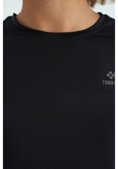 Tommy Life Siyah Sırt Yırtmaç Detaylı O Yaka Kısa Kollu Standart Kalıp Kadın T-shirt - 97267 Siyah Tommy Life Siyah Sırt Yırtmaç Detaylı O Yaka Kısa Kollu Standart Kalıp Kadın T-shirt - 97267 Siyah