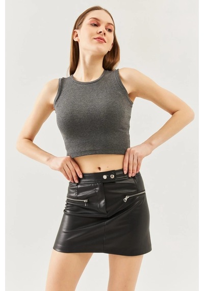 Butikgiz Kadın Sıfır Kol Bisiklet Yaka Vücuda Oturan %100 Pamuklu Kaşkorse Esnek Crop Bluz Füme