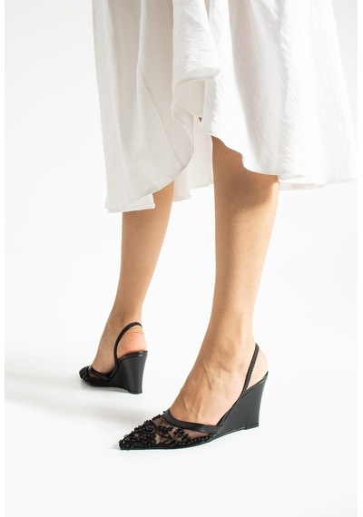 Lebibe Shoes Dıa Siyah Kadın 9 Cm Dolgu Topuklu İncili Bantlı Abiye Gelin Düğün Ayakkabısı Terliği Lebibe Shoes Dıa Siyah Kadın 9 Cm Dolgu Topuklu İncili Bantlı Abiye Gelin Düğün Ayakkabısı Terliği