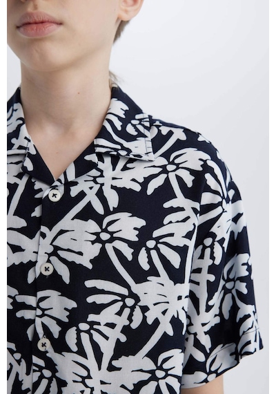 DeFacto Erkek Çocuk Oversize Geniş Kalıp Polo Yaka Desenli Kısa Kollu Gömlek E2969A825SMNV146