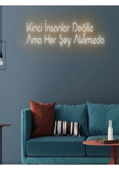 Kinci İnsanlar Değiliz Ama Her Şey Aklımızda Yazılı Neon Tabela Turuncu
