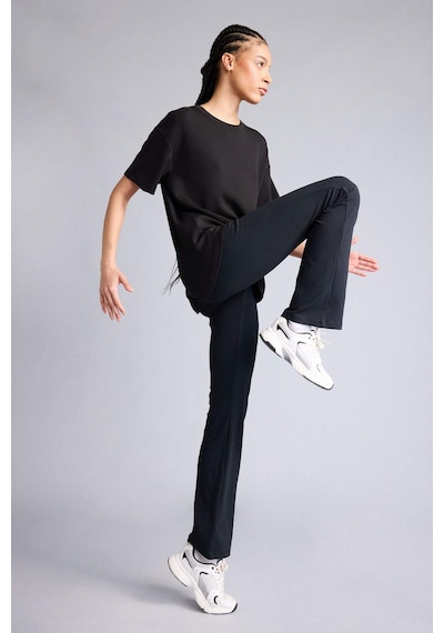 DeFactoFit Oversize Geniş Kalıp Bisiklet Yaka Sporcu Modal Kısa Kollu Siyah Tişört D7127AX25SPBK81 DeFactoFit Oversize Geniş Kalıp Bisiklet Yaka Sporcu Modal Kısa Kollu Siyah Tişört D7127AX25SPBK81