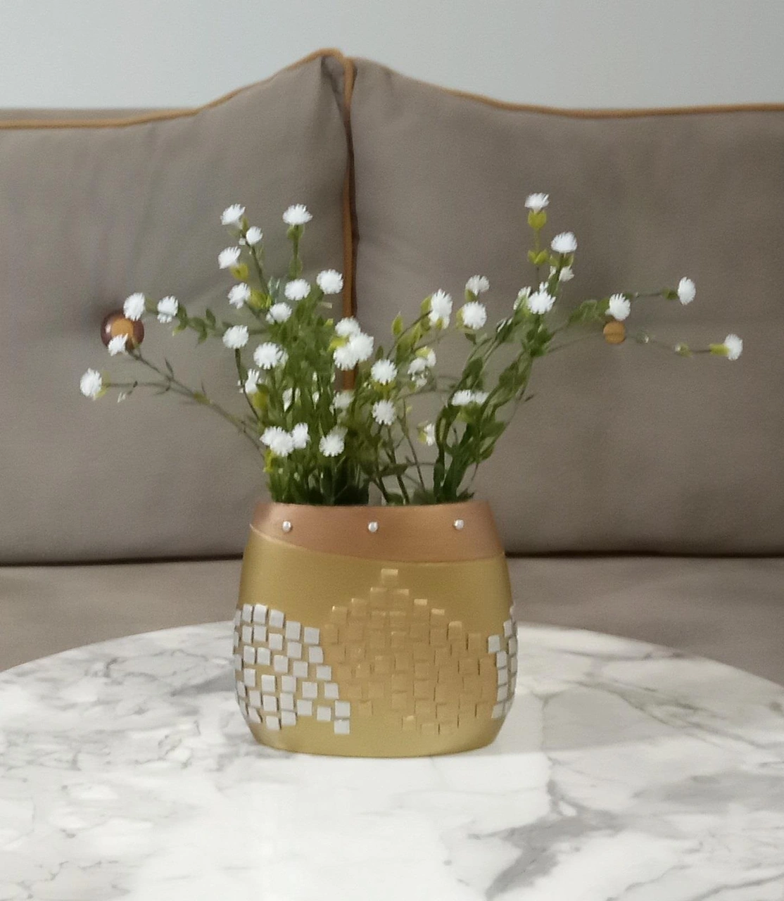 2 Adet Vazo Dahil,vazoda Çiçek,beyaz Yapay Çiçek,vazo Dekoratif Altın Mozaik Poliresin 10x15x5cm Çok Renkli