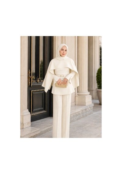 Unika Boutique Liya Pelerinli Tesettür Takım Beyaz