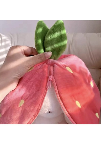 Özel Tasarım Peluş Çilek Tavşan Fermuarlı Yapısıyla Çantalı 55 Cm Sevgiliye-anneye-arkadaşa Hediye