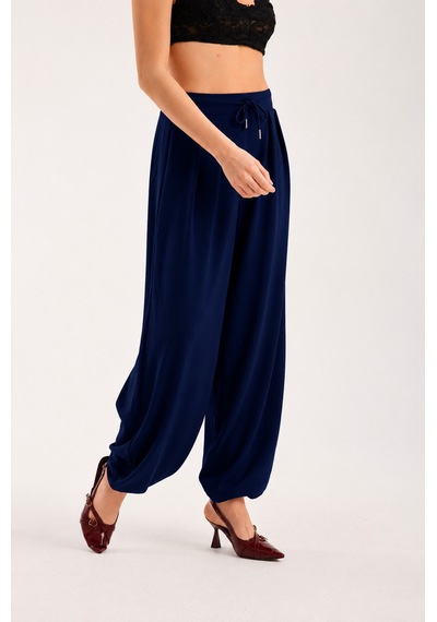 Gugus Kadın Modal Kumaş Şalvar Trend Model Paça Ve Bel Detaylı Rahat Kesim Eşofman Koyu Lacivert Gugus Kadın Modal Kumaş Şalvar Trend Model Paça Ve Bel Detaylı Rahat Kesim Eşofman Koyu Lacivert
