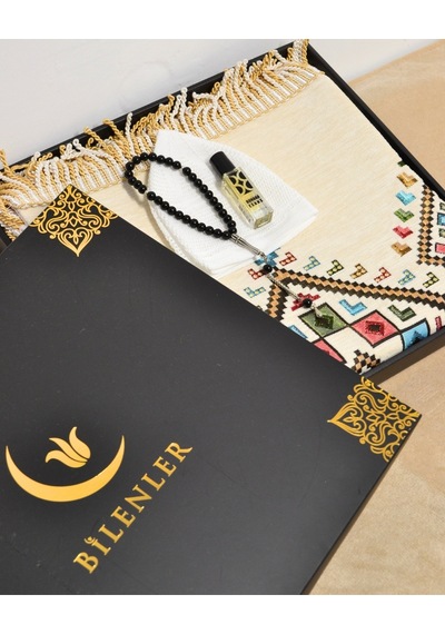 Erkekler İçin Seccade Takke Tesbih Esans Hediyelik Seti Kilim Desenli Kadife Astarlı Seccade Ve Özel Kutulu Lüks Hac Umre Hediyesi Beyaz Erkekler İçin Seccade Takke Tesbih Esans Hediyelik Seti Kilim Desenli Kadife Astarlı Seccade Ve Özel Kutulu Lüks Hac Umre Hediyesi Beyaz