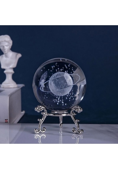 Dekoratif Metal Ayaklı Satürn Çemberinde Yürüyen Kız 3d Cam Küre