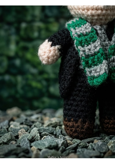 Okulun Cübbeli Sarı Saçlı Büyücü Amigurumi Örgü Oyuncak - Film Karakteri Hediyelik Figür 12 cm