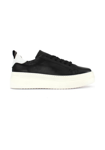 Kadın Siyah Bağcıklı Kalın Tabanlı Deri Sneaker