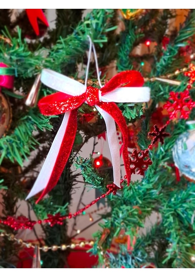 Paşateks 1 Cm Çift Renk Simli Fiyonk Askılı Kırmızı & Beyaz Noel Ağaç Süsü Dekoratif Kurdele