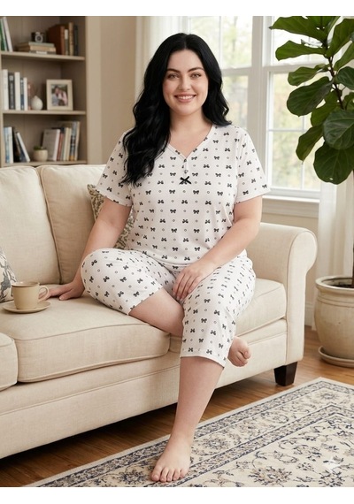 Büyük Beden Kısa Kollu Yumuşak Tuşeli Likralı Kapri Pijama Takımı Siyah Beyaz
