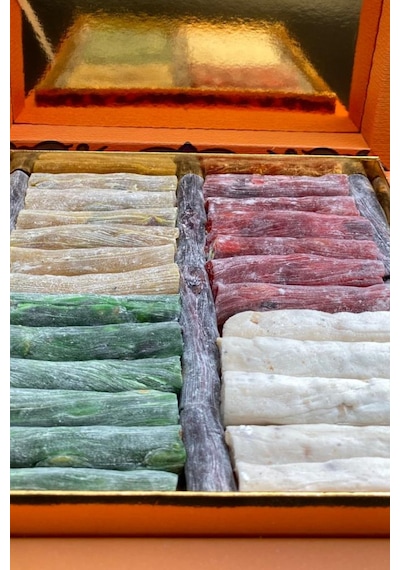Karışık Hediyelik Kutuda Parmak Fitil Fıstıklı Lokum Narlı,sütlü,karadutlu,elmalı,limonlu, 450 Gr